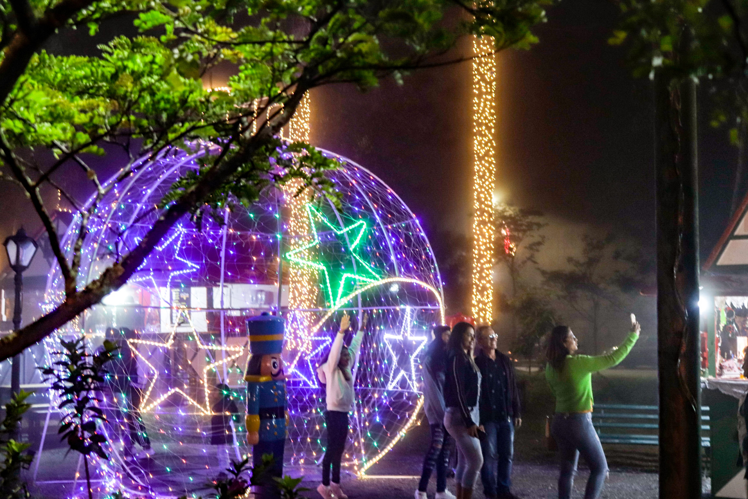 Natal Imperial 2021 começa nesta quinta-feira com acendimento das luzes e inauguração da árvore na Praça da Liberdade