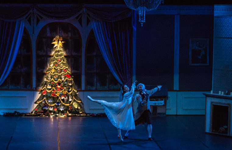 Natal Imperial nesta quarta-feira: Concerto de Natal do Coral Integração na Praça da Liberdade e apresentação do balé O Quebra-Nozes