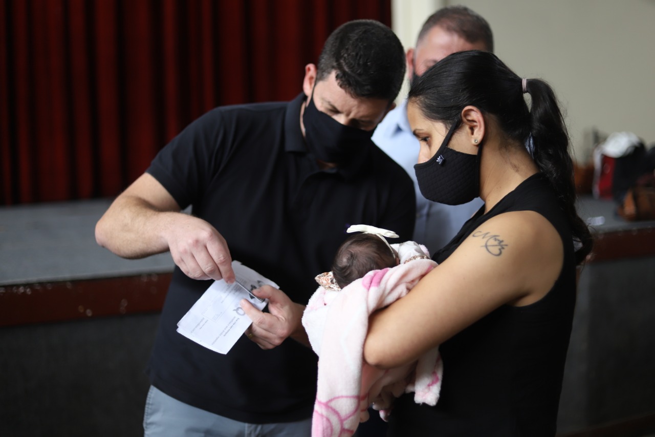 Cartão Imperial é entregue para mais 144 famílias