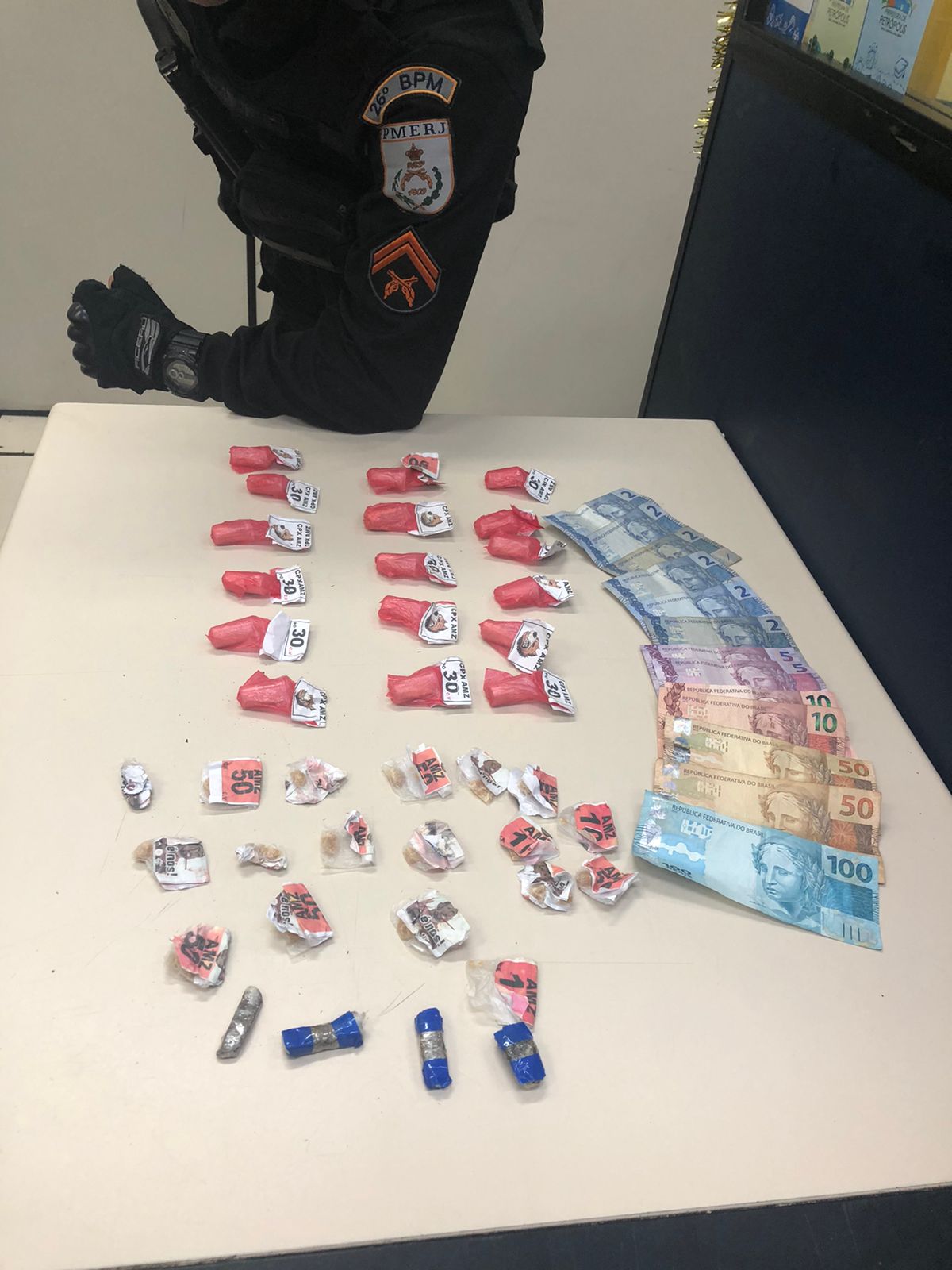 Polícia Militar prende suspeito de tráfico de drogas no Quitandinha
