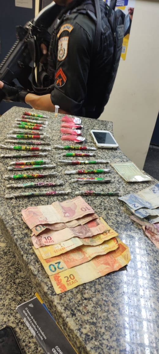 PM prende homens acusados de tráfico na Posse