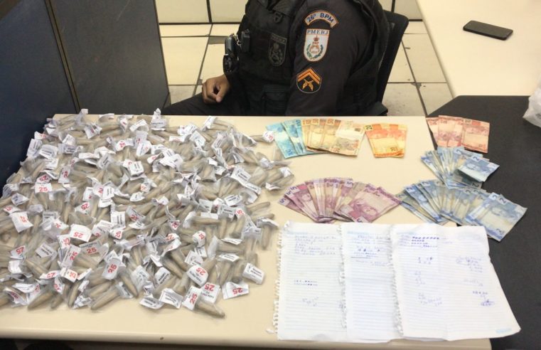 PM prende três homens por tráfico no bairro da Glória