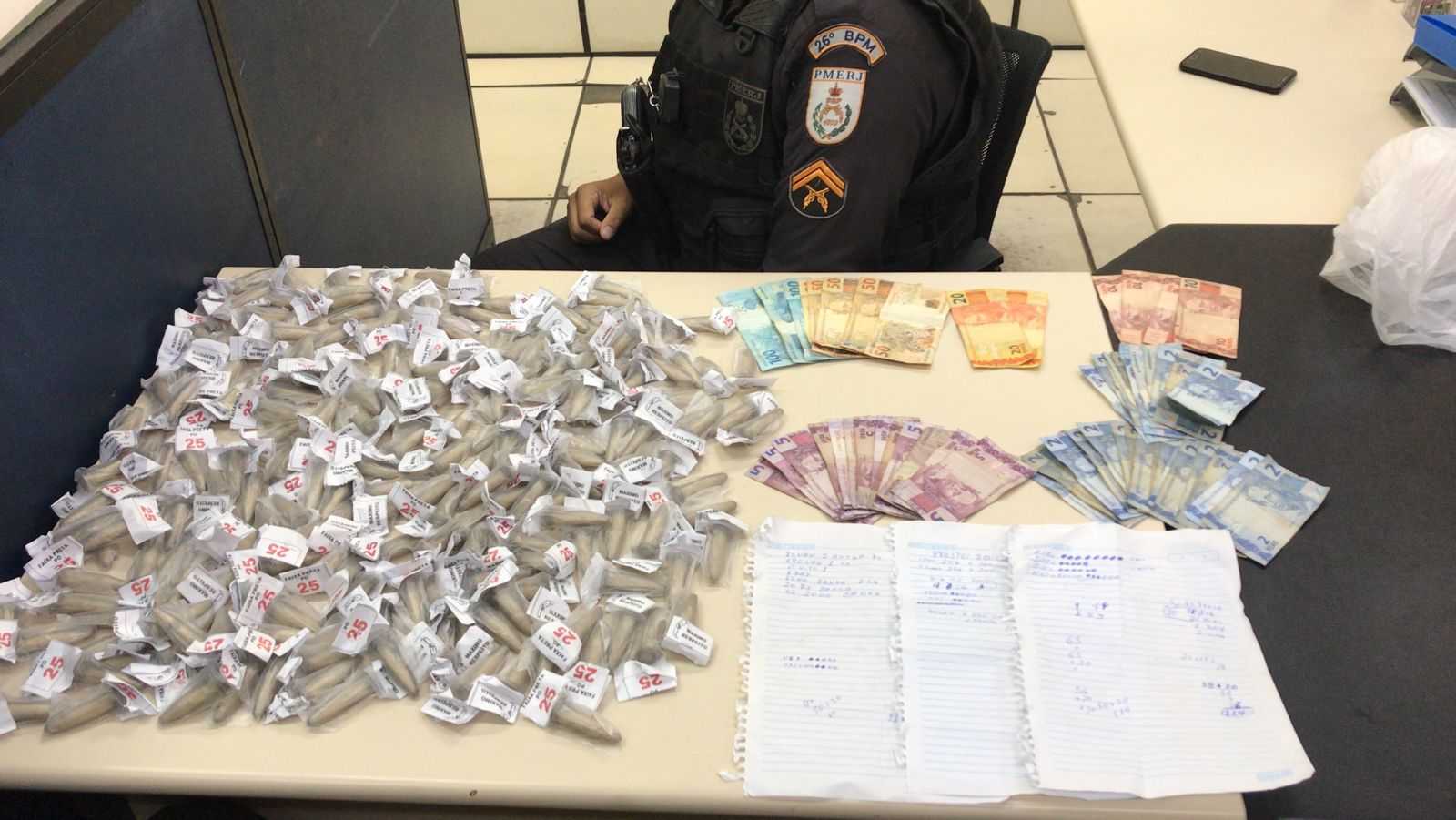PM prende três homens por tráfico no bairro da Glória