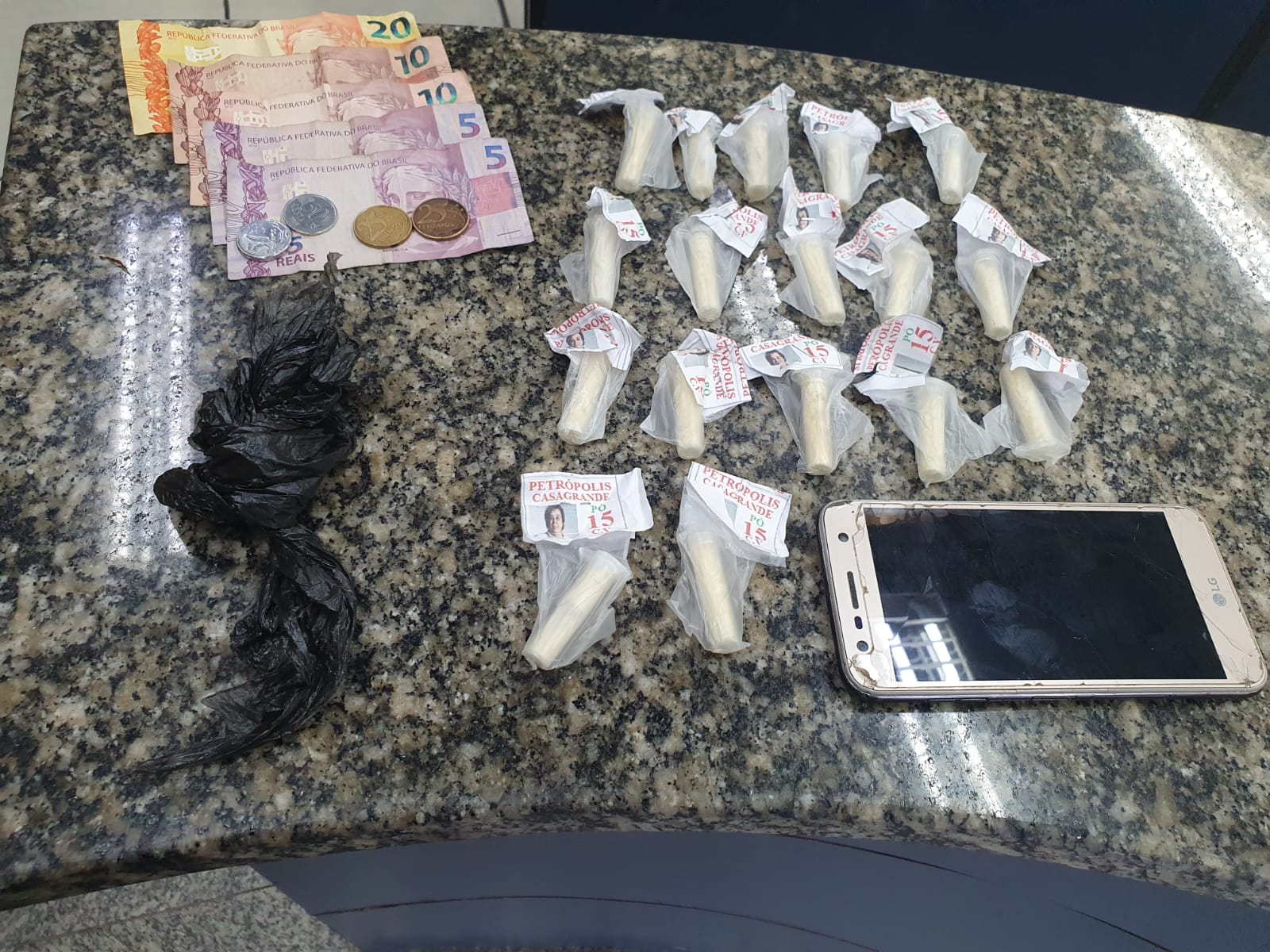 PM prende homem com cocaína em Petrópolis