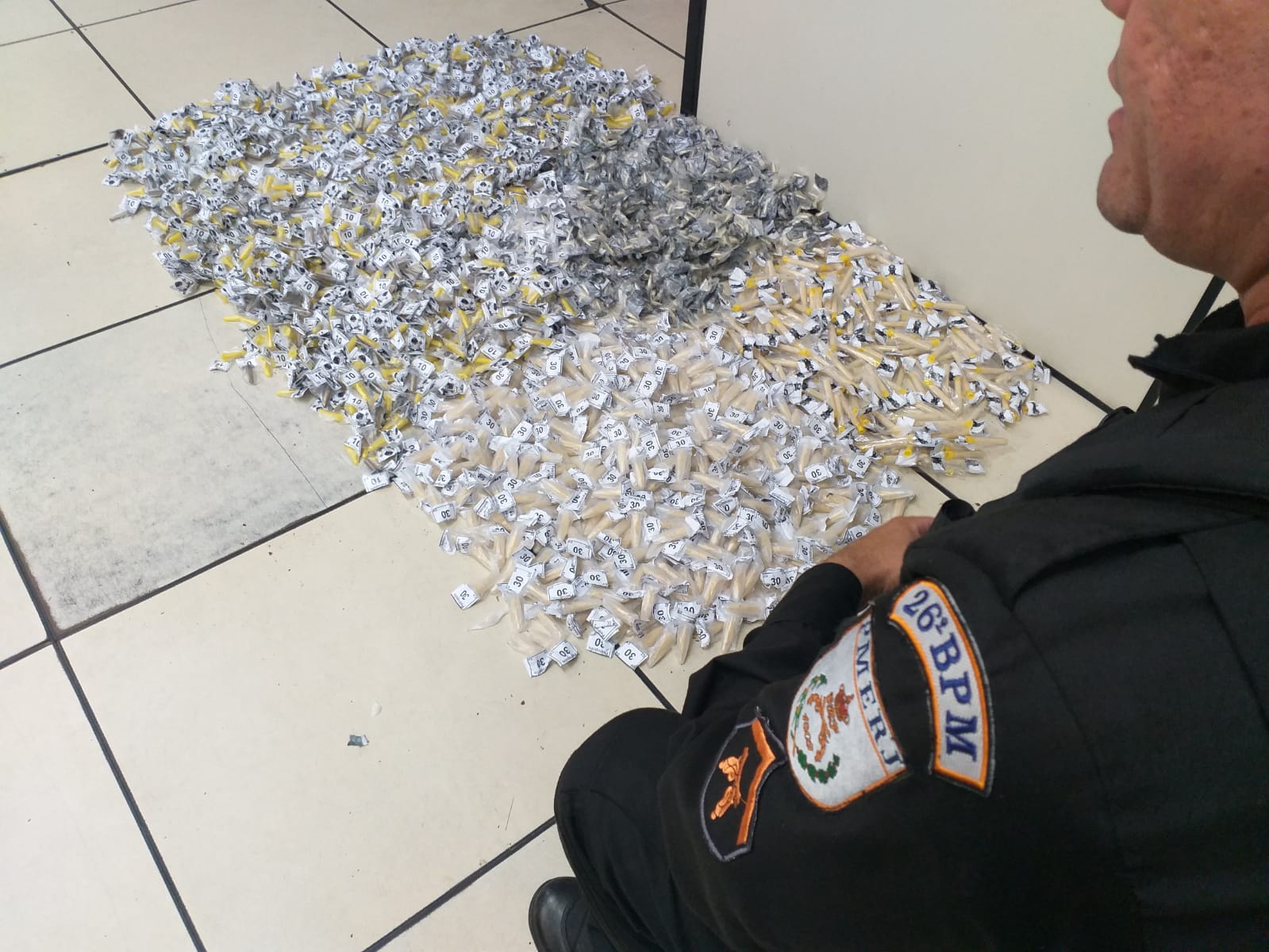 Mulher e adolescente são flagrados com mais de 8kg de cocaína no Duarte da Silveira