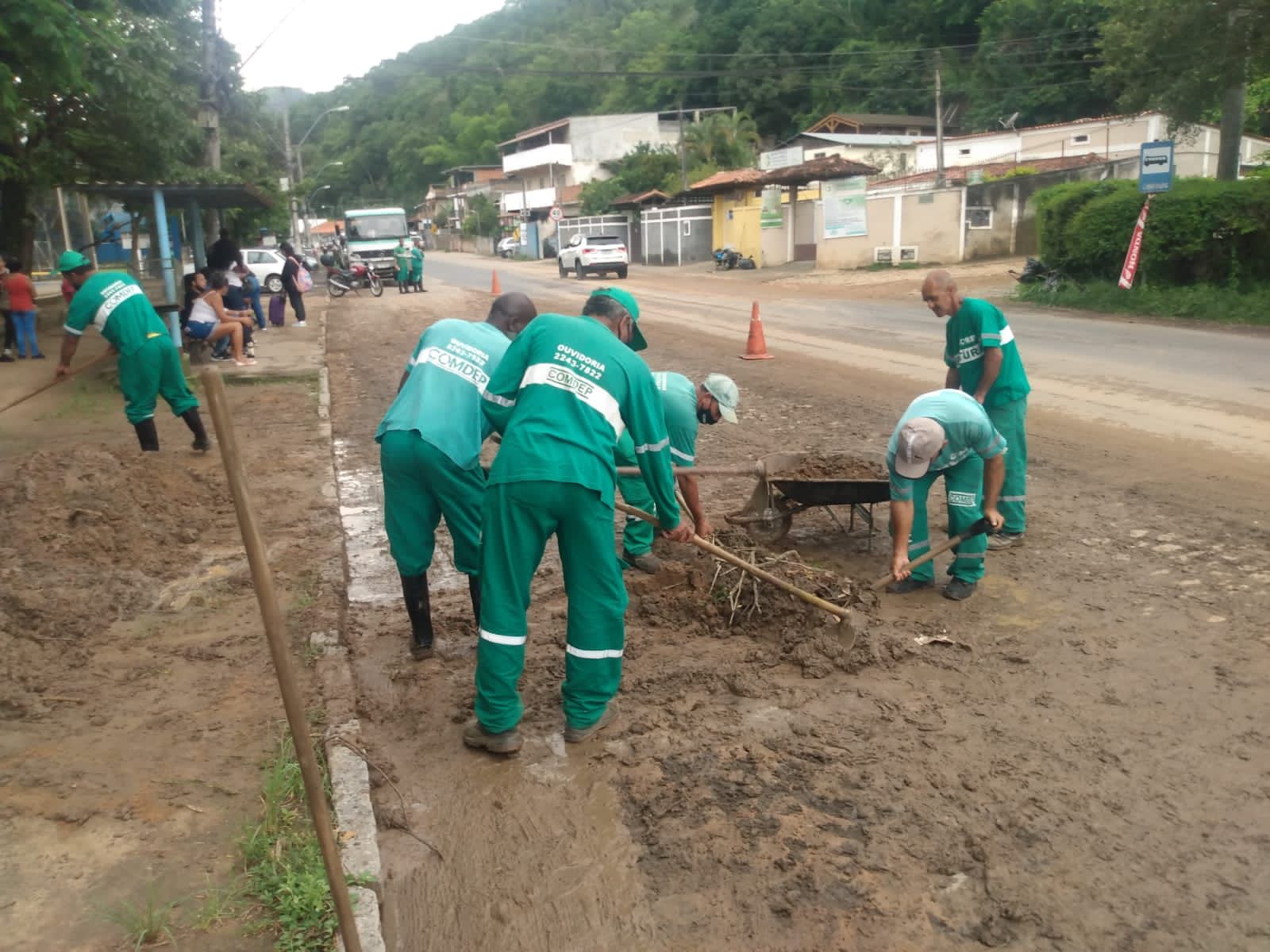 Comdep faz mutirão de limpeza no distrito da Posse