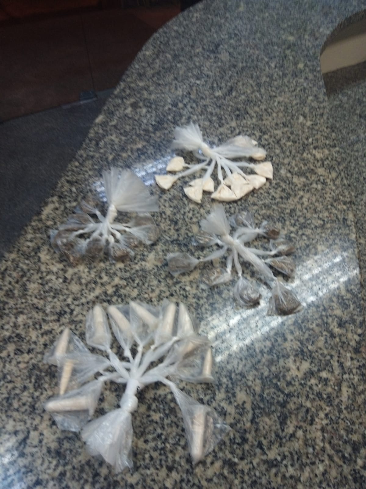 PM aprende drogas no distrito da Posse