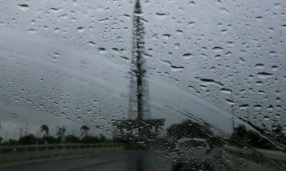 Defesa Civil alerta para a possibilidade de pancadas de chuva nesta segunda-feira