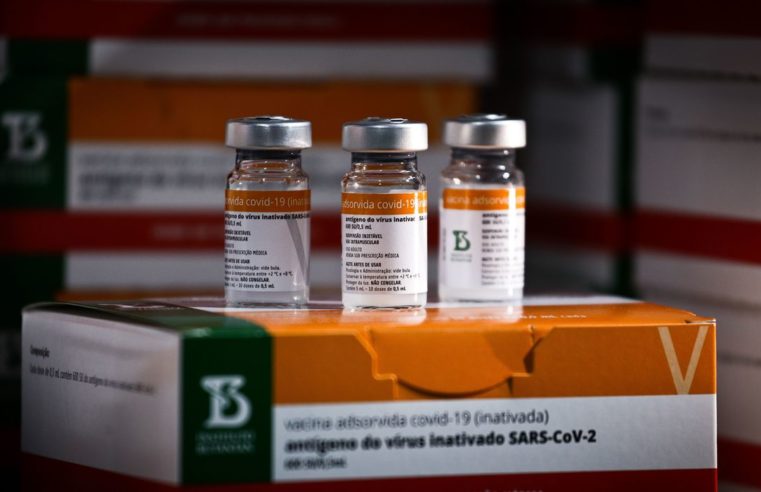 Estudo analisa eficácia de doses de reforço para quem tomou Coronavac