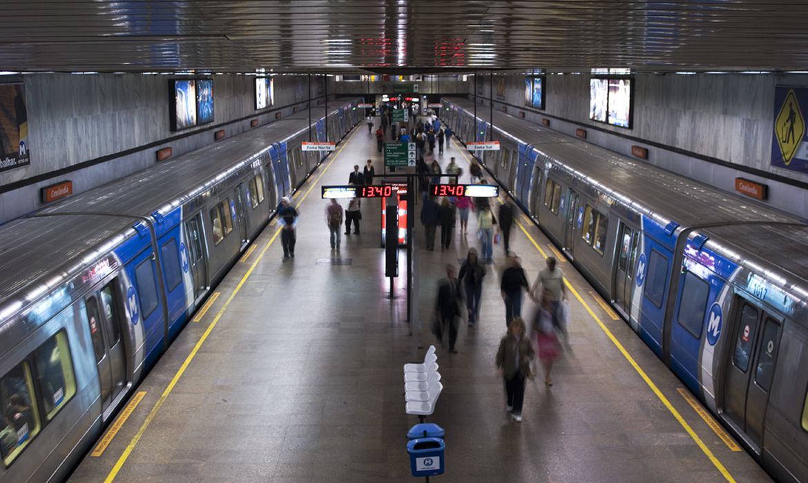 Passageiro que tomar dose de reforço viaja de graça no Metrô do Rio