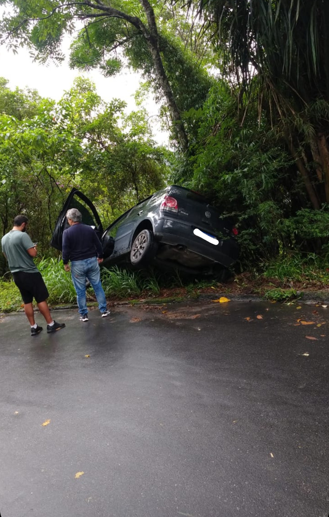 Motorista perde o controle da direção e colide na BR-040. Ninguém ficou ferido