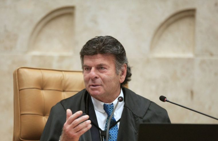 Ministro Luiz Fux autoriza compra de medicamento para aids