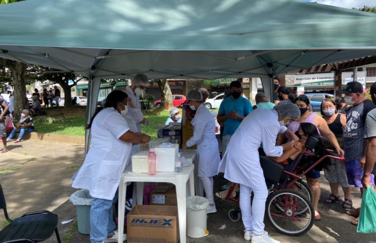 Blitz da Saúde aplica 435 vacinas contra a Covid-19, no bairro de São Pedro, na quinta-feira (27)