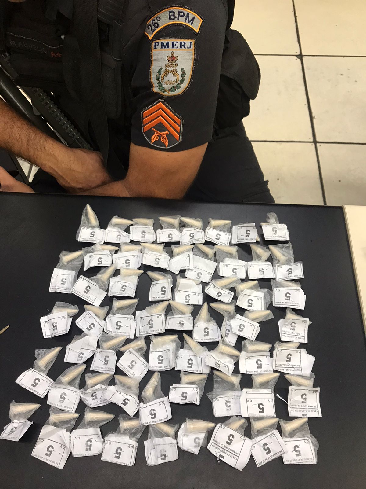 Criminosos são presos e drogas apreendidas pela Polícia Militar em Petrópolis