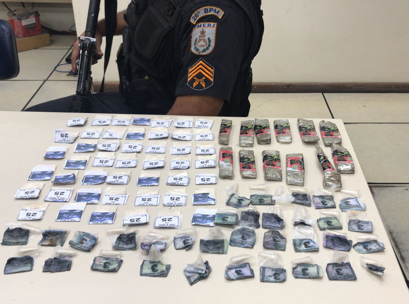 PM apreende cocaína e maconha no Quarteirão Ingelhein