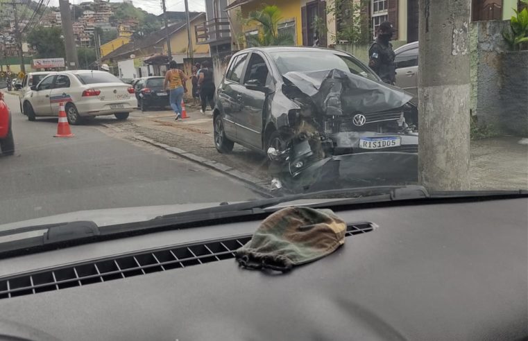 Dois idosos ficam feridos em acidente de carro em Cascatinha