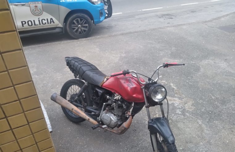 Menor é apreendido com moto adulterada no Atílio Maroti