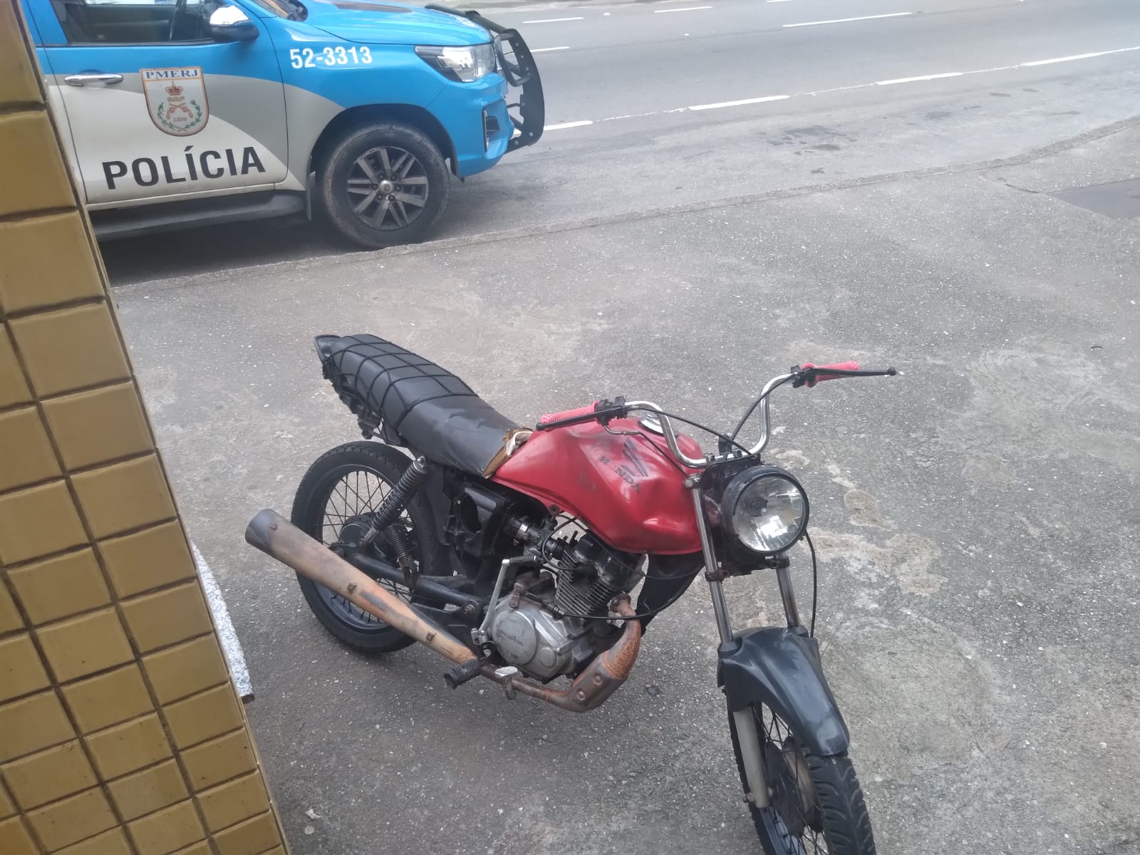 Menor é apreendido com moto adulterada no Atílio Maroti