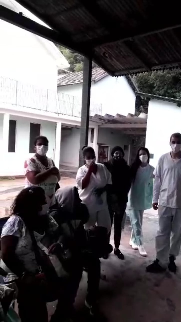 Funcionários do HCC fazem paralisação cobrando pagamento dos salários. Hospital culpa rackeamento do site do Ministério da Saúde pelos atrasos