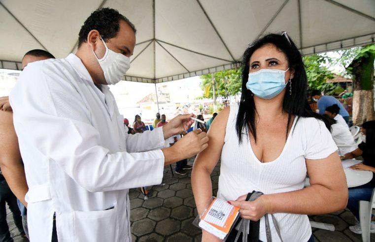 Nova Iguaçu vacina com dose de reforço pessoas acima dos 19 anos nesta quarta-feira