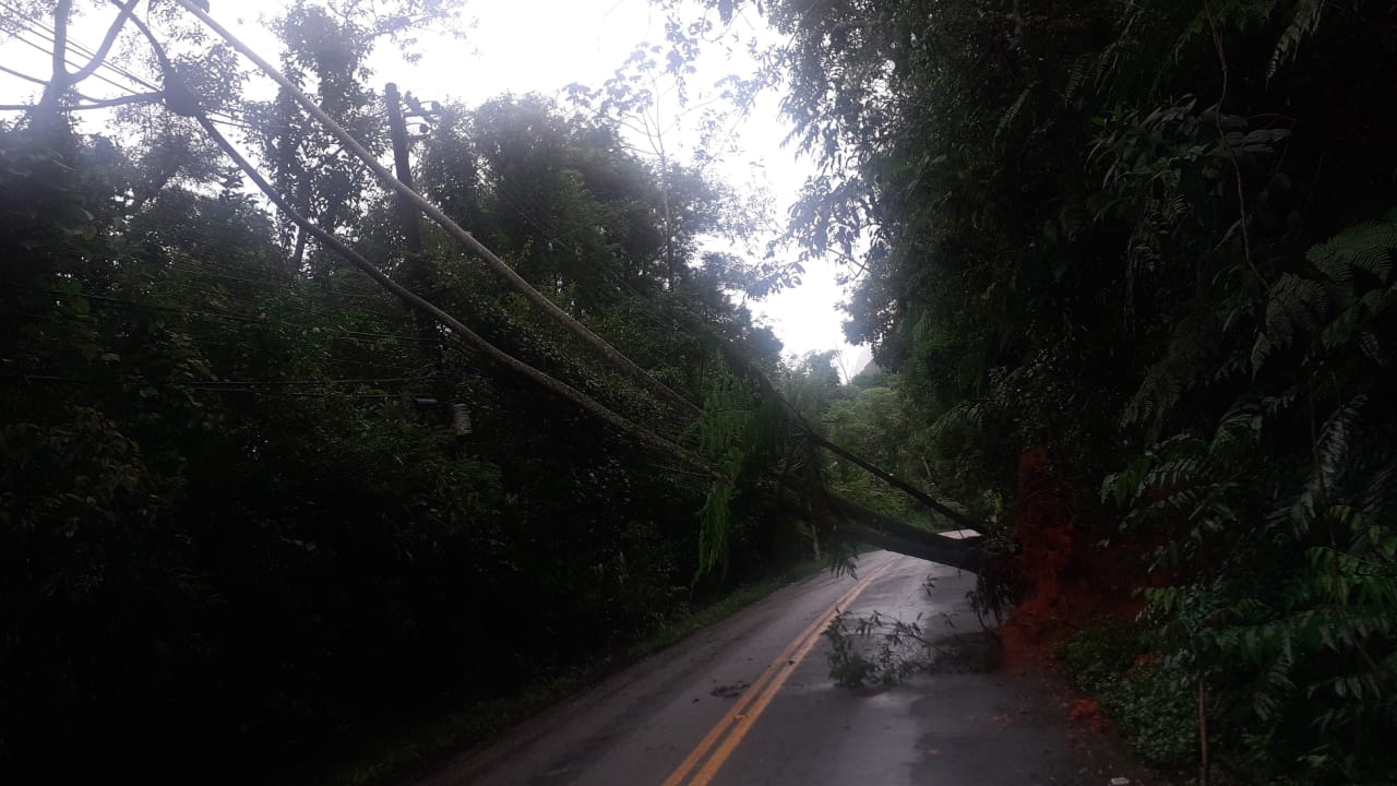 Chuva prejudica a operação de 21 linhas de ônibus em Petrópolis