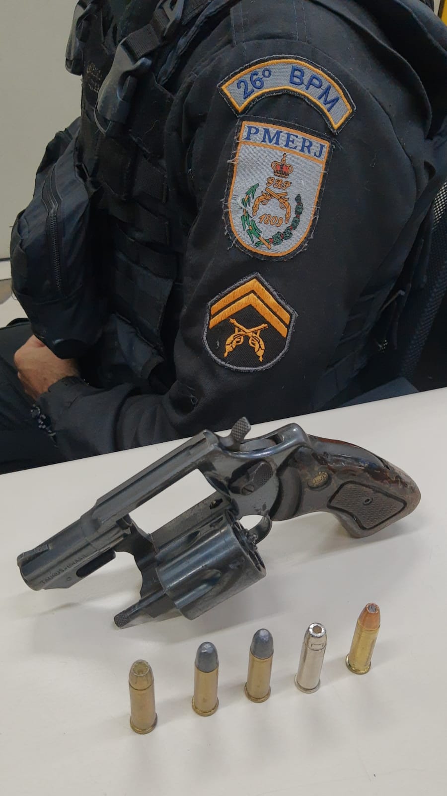 Três armas de fogo são apreendidas pela PM no Bonfim e na Serra Velha