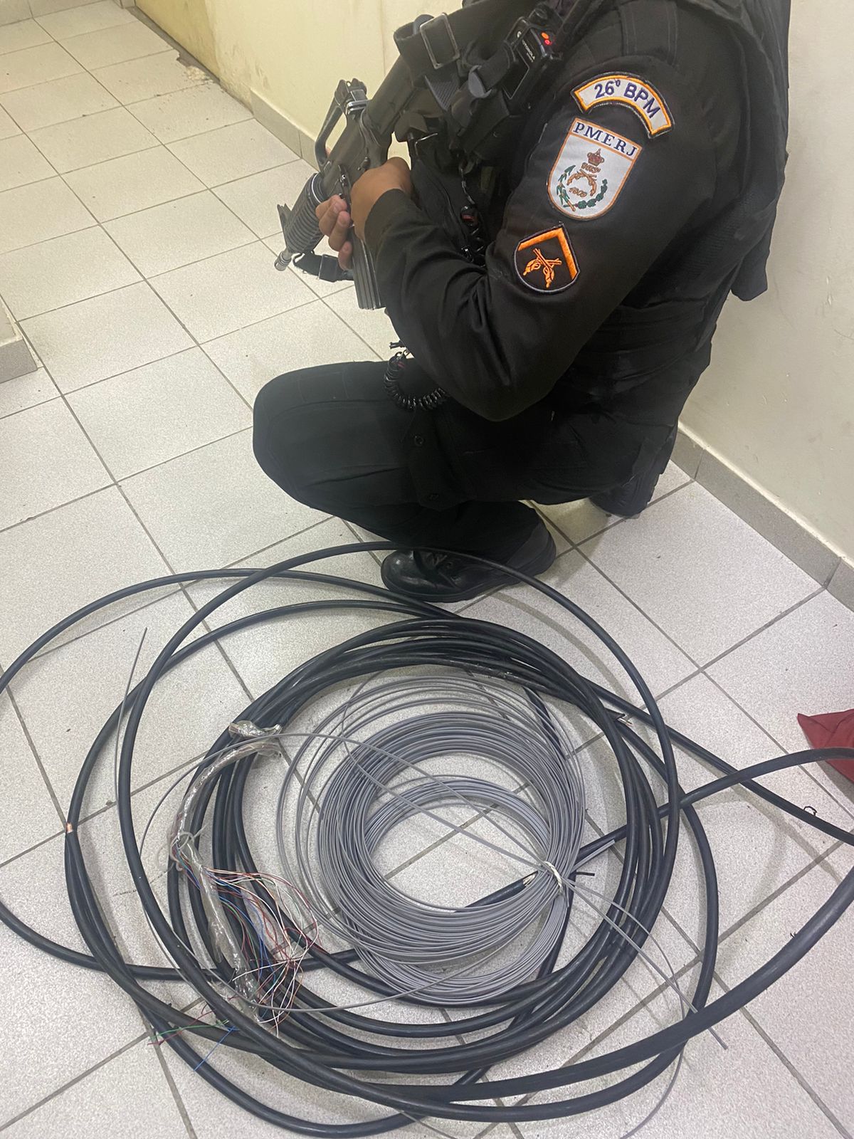 Homem é preso furtando fios de cobre e de fibra óptica no Dr, Thouzet, em Petrópolis