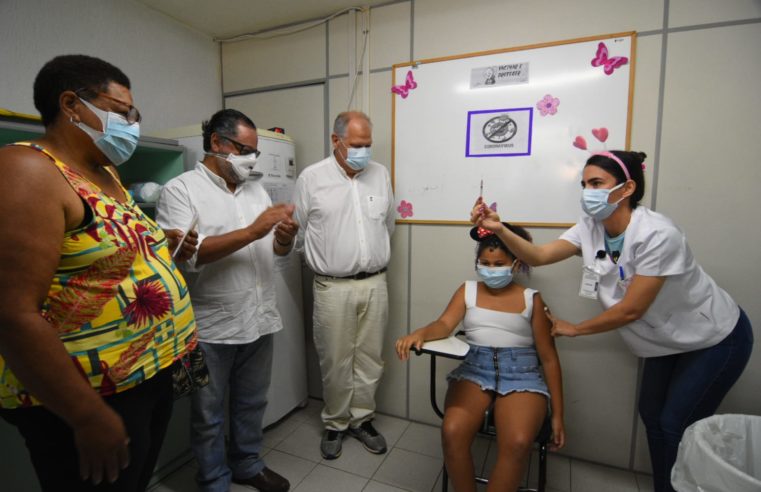 No primeiro dia da campanha, 84 crianças foram vacinadas contra covid-19 em Petrópolis