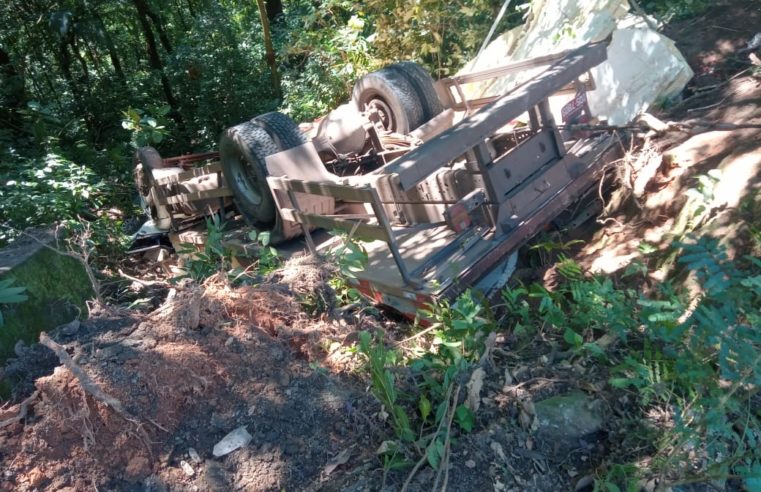 Motorista de caminhão morre em acidente na BR-040