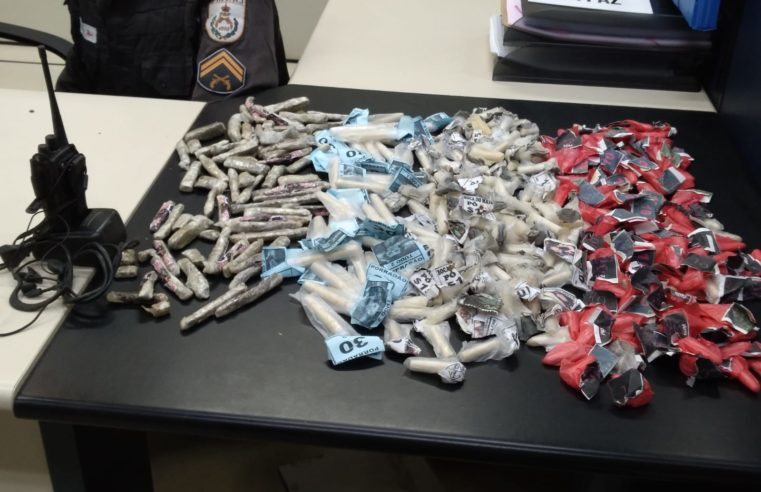Denúncia leva policiais a apreenderem 260 pinos de cocaína no Quitandinha