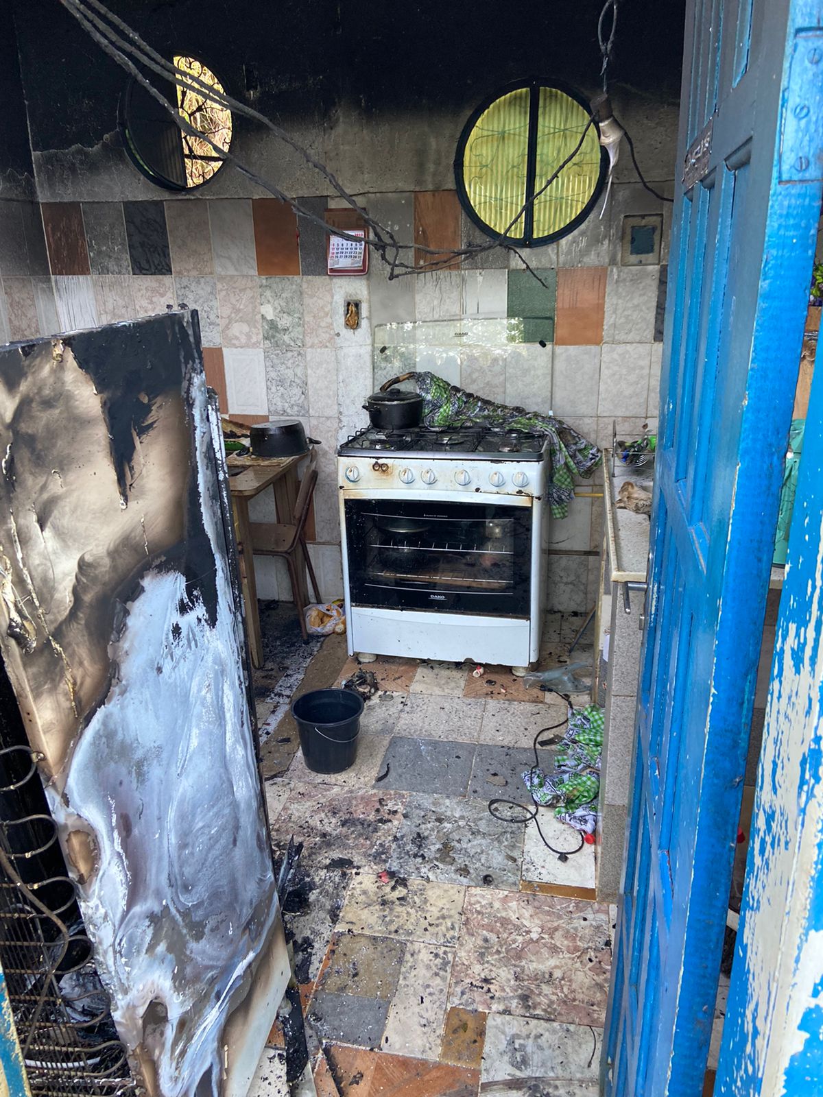 Homem coloca fogo na casa de uma mulher após cobrar dívida