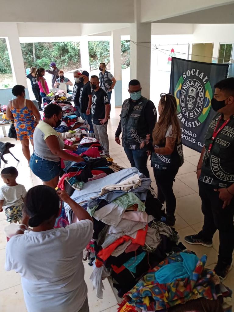 Motoclube Insanos Divisão Petrópolis realiza doação em Areal