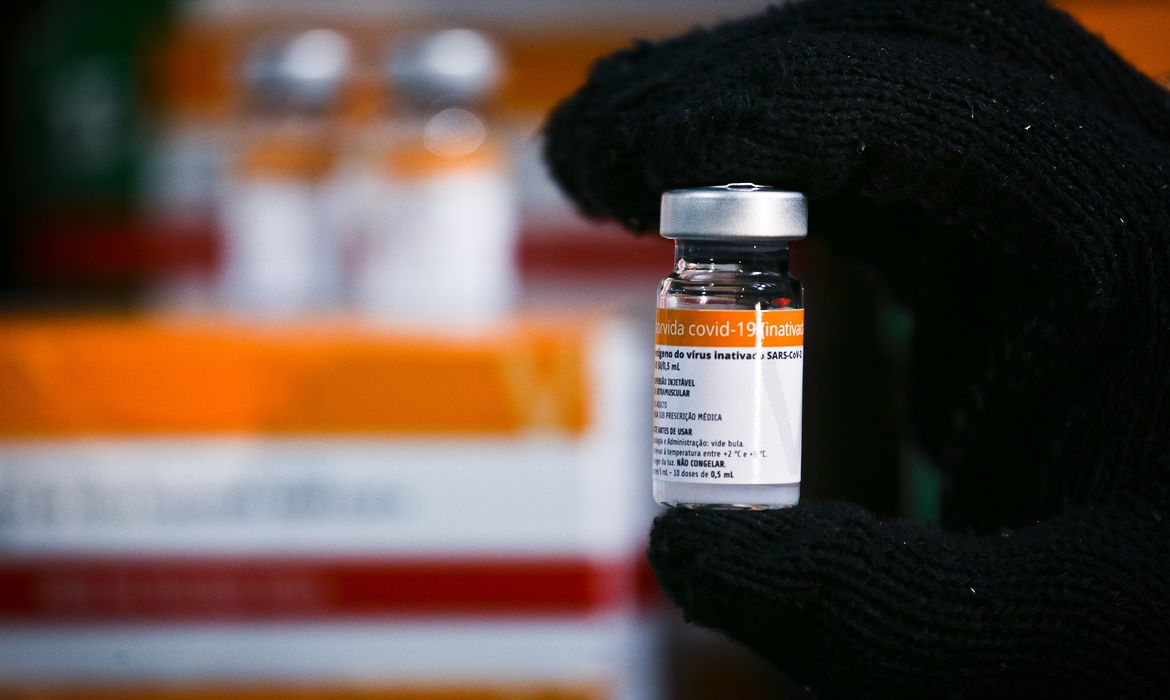 Novo carregamento da vacina pediátrica da Pfizer chega ao Brasil
