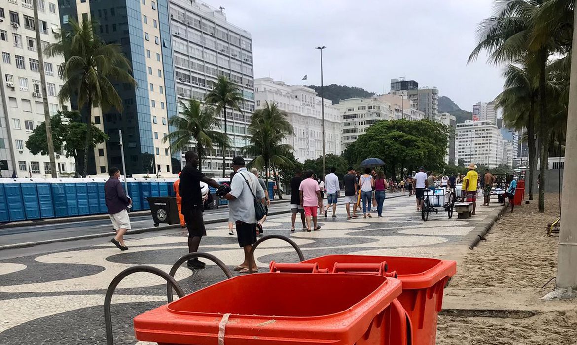 Réveillon do Rio teve menos lixo que média histórica, diz Comlurb