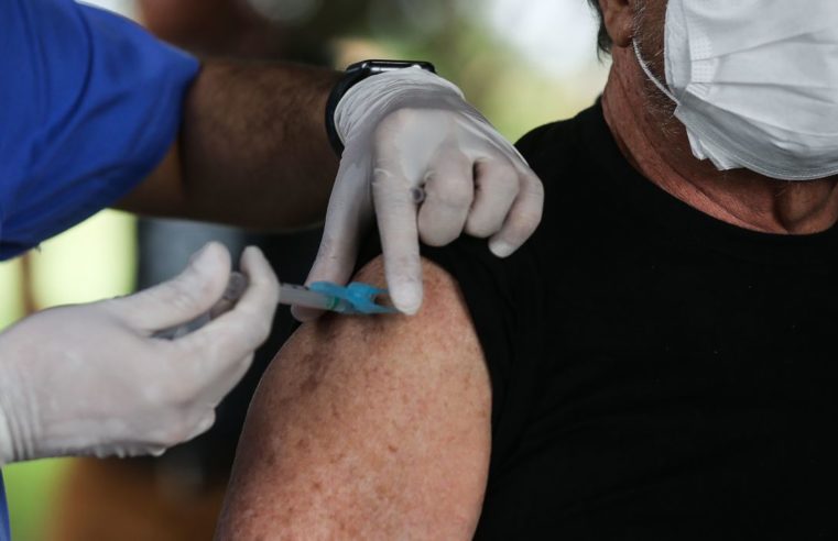 Mais de 2 mil doses contra covid-19 foram aplicadas em Petrópolis na segunda-feira