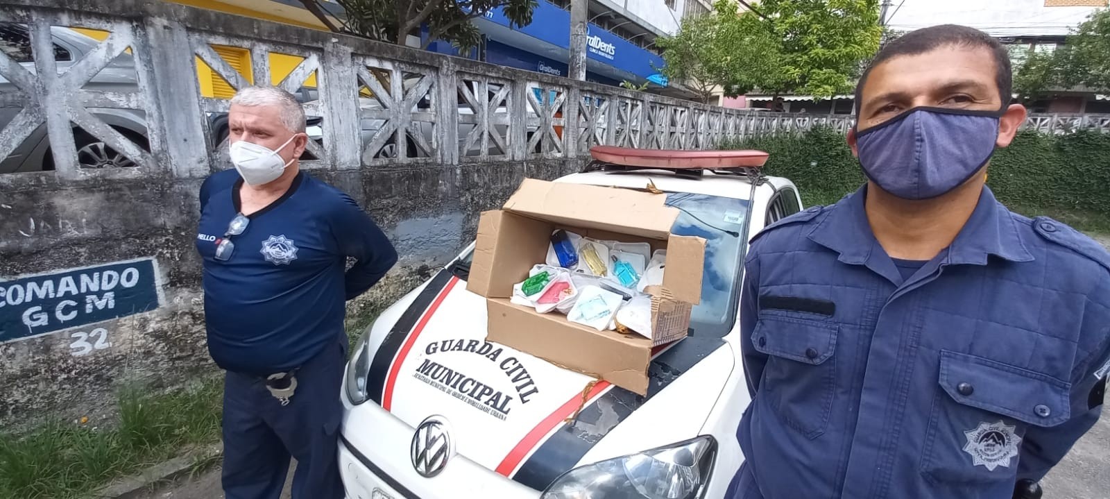 Guarda Municipal apreende perfumes falsificados que eram vendidos por ambulantes irregulares