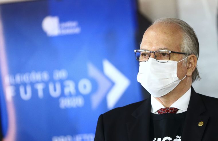 Fachin: É&nbsp;urgente vacinar o país contra o autoritarismo e a misoginia