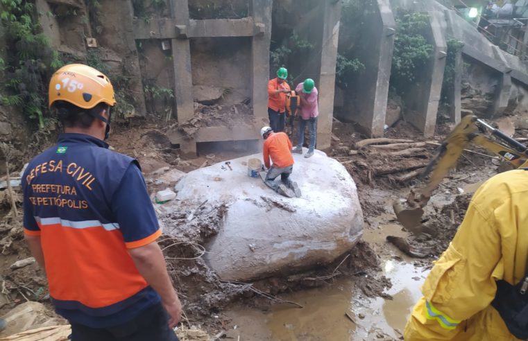 Defesa Civil detona pedra no Alto da Serra para a liberação de área e continuidade das buscas 