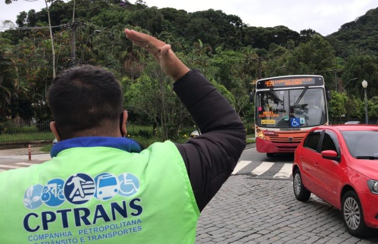 Com caos no trânsito, após retorno das aulas presenciais, CPTrans coloca mais agentes na rua