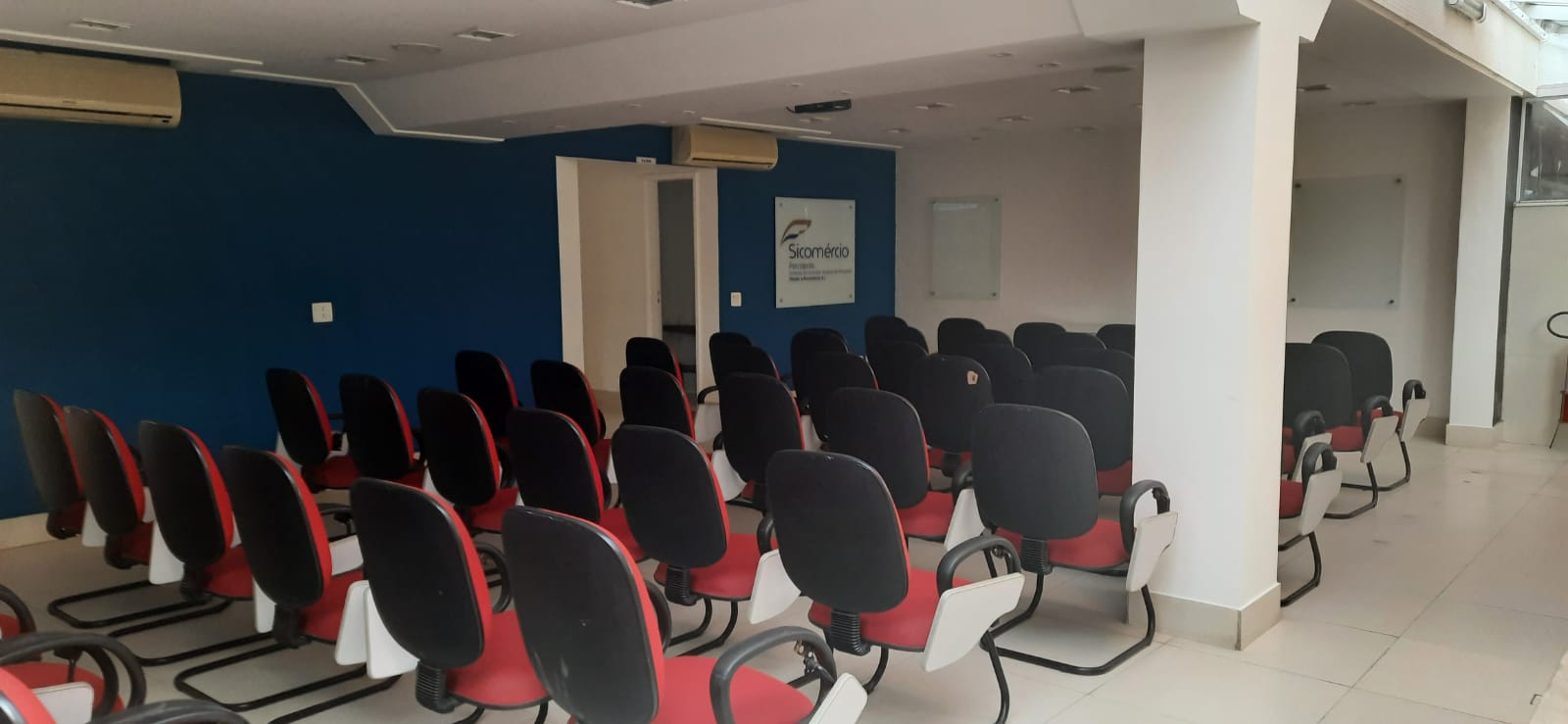 Sicomércio Petrópolis, Sebrae e Senac promovem capacitação gratuita para o fortalecimento do varejo local