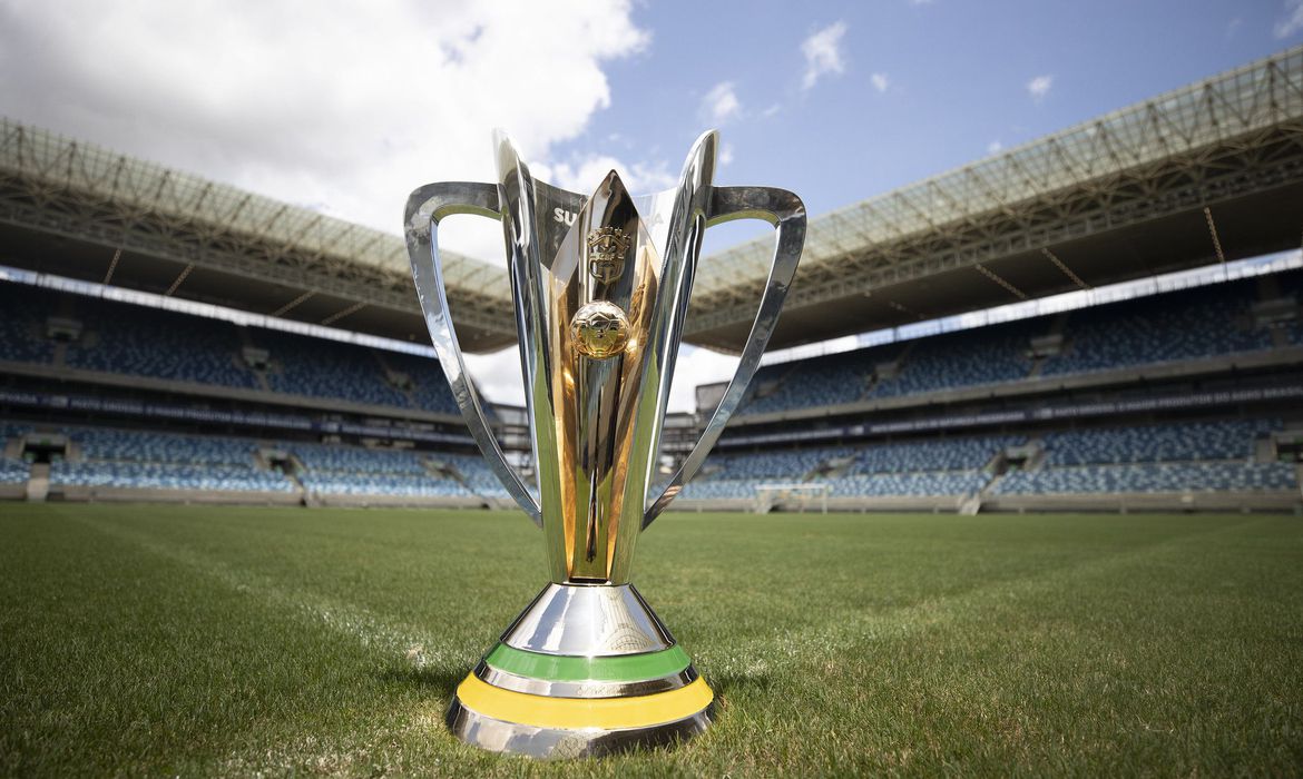 Atlético-MG e Flamengo decidem Supercopa sob tensão nos bastidores