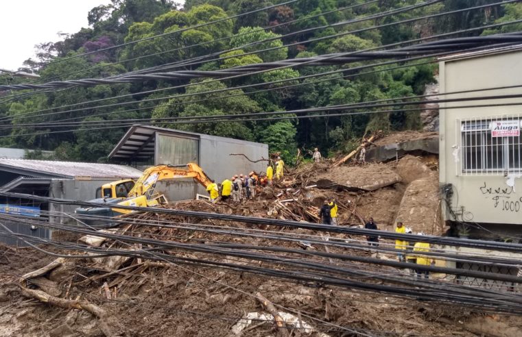 Tragédia em Petrópolis: governo municipal confirma 186 mortes até o momento