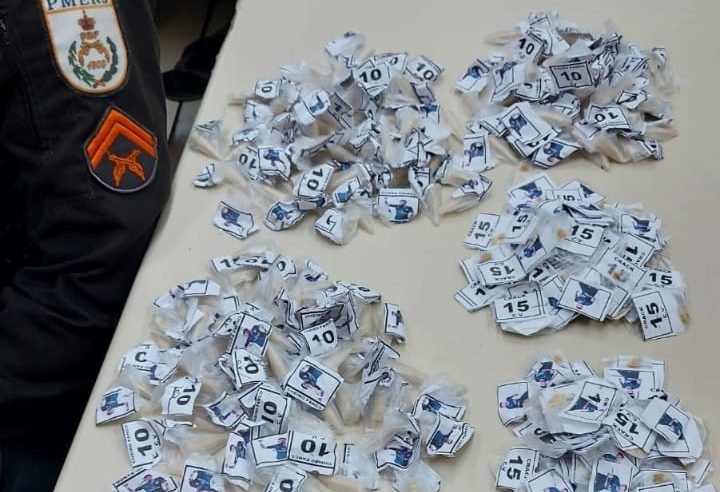 PM apreende 180 cápsulas de cocaína e 120 pedras de crack no Valparaíso