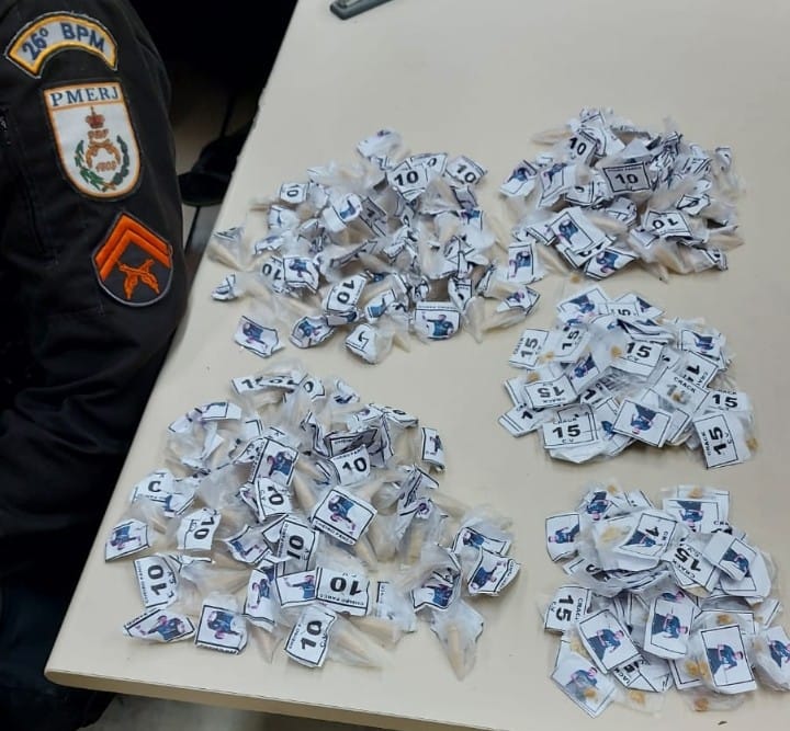 PM apreende 180 cápsulas de cocaína e 120 pedras de crack no Valparaíso