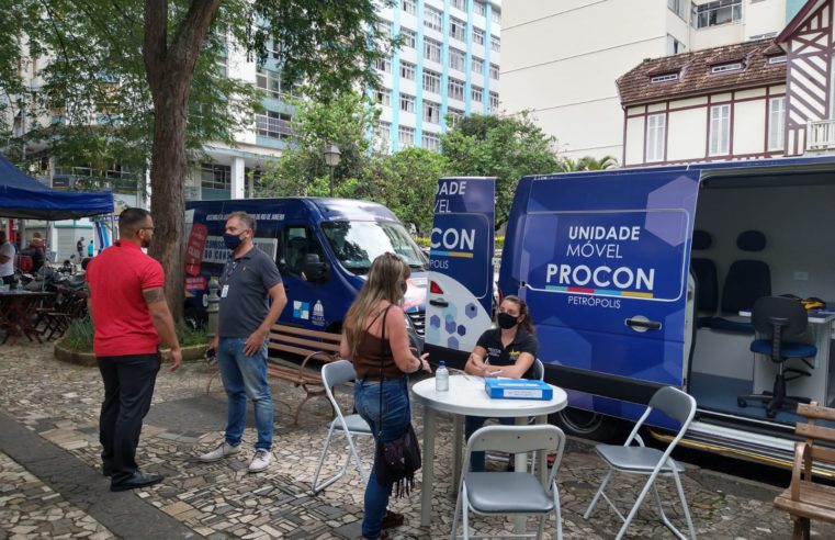 Procon faz campanha para orientar consumidores na Praça Dom Pedro