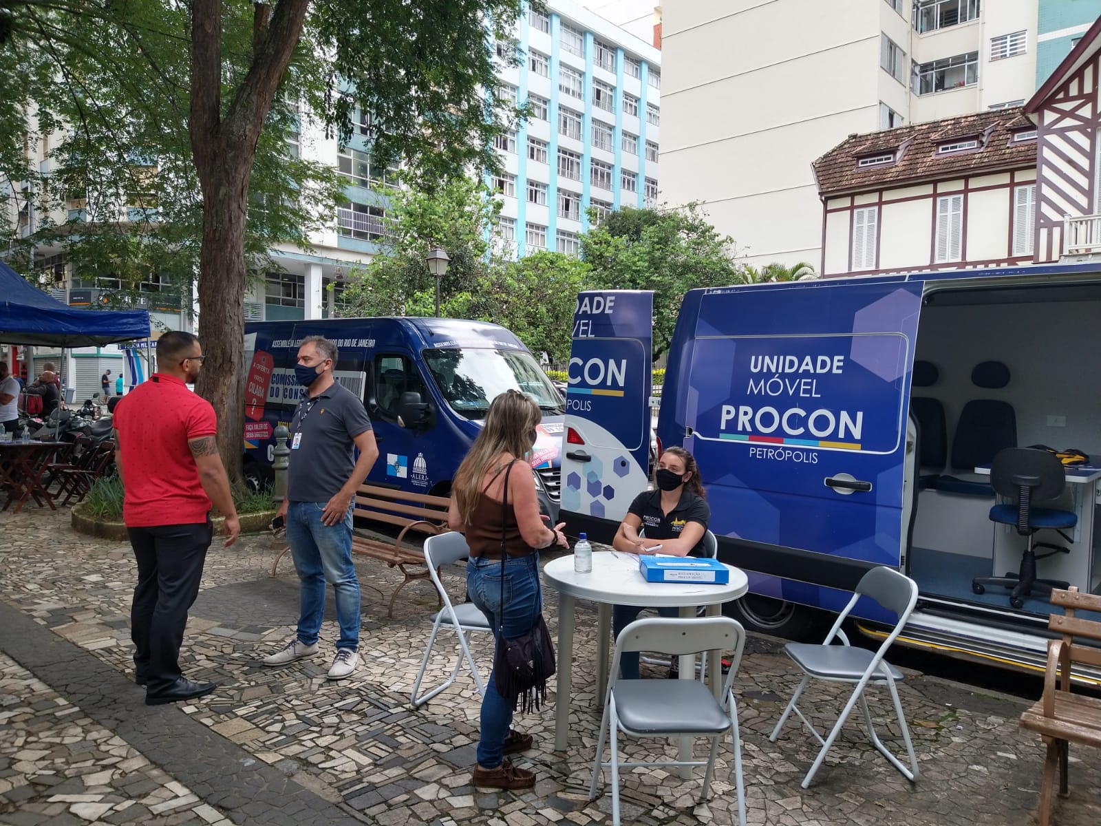Procon faz campanha para orientar consumidores na Praça Dom Pedro