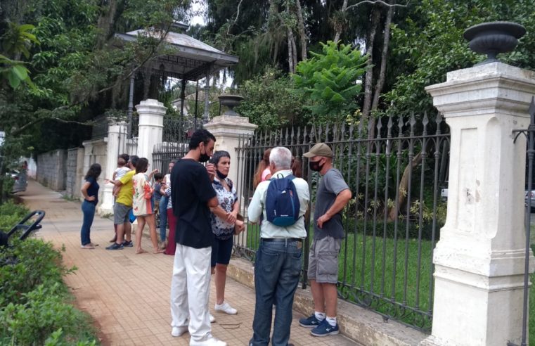 Pais e responsáveis de alunos da rede de ensino de Petrópolis voltam a se manifestar