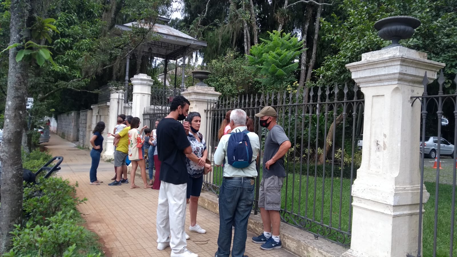 Pais e responsáveis de alunos da rede de ensino de Petrópolis voltam a se manifestar