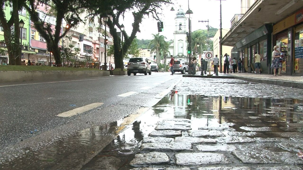 Defesa Civil mantém reforço nas equipes com a previsão de permanência do tempo chuvoso; Petrópolis segue em estágio de Atenção
