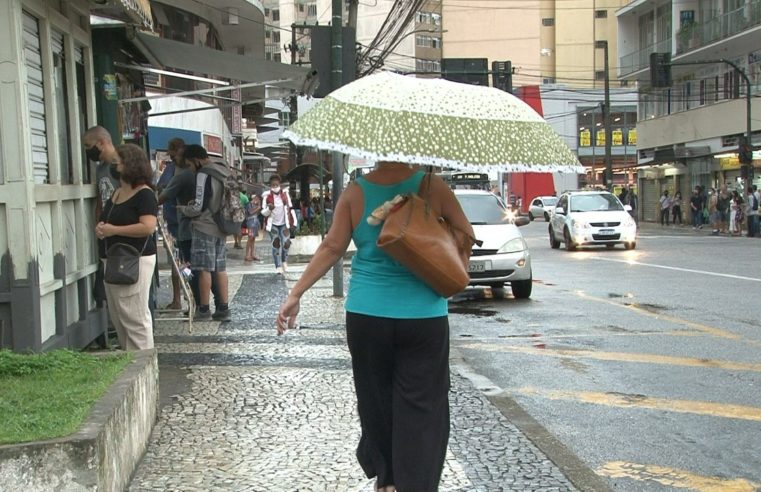 Chuva provoca interdição de sete casas em Araras e uma no Quissamã. Famílias estão em residências de parentes